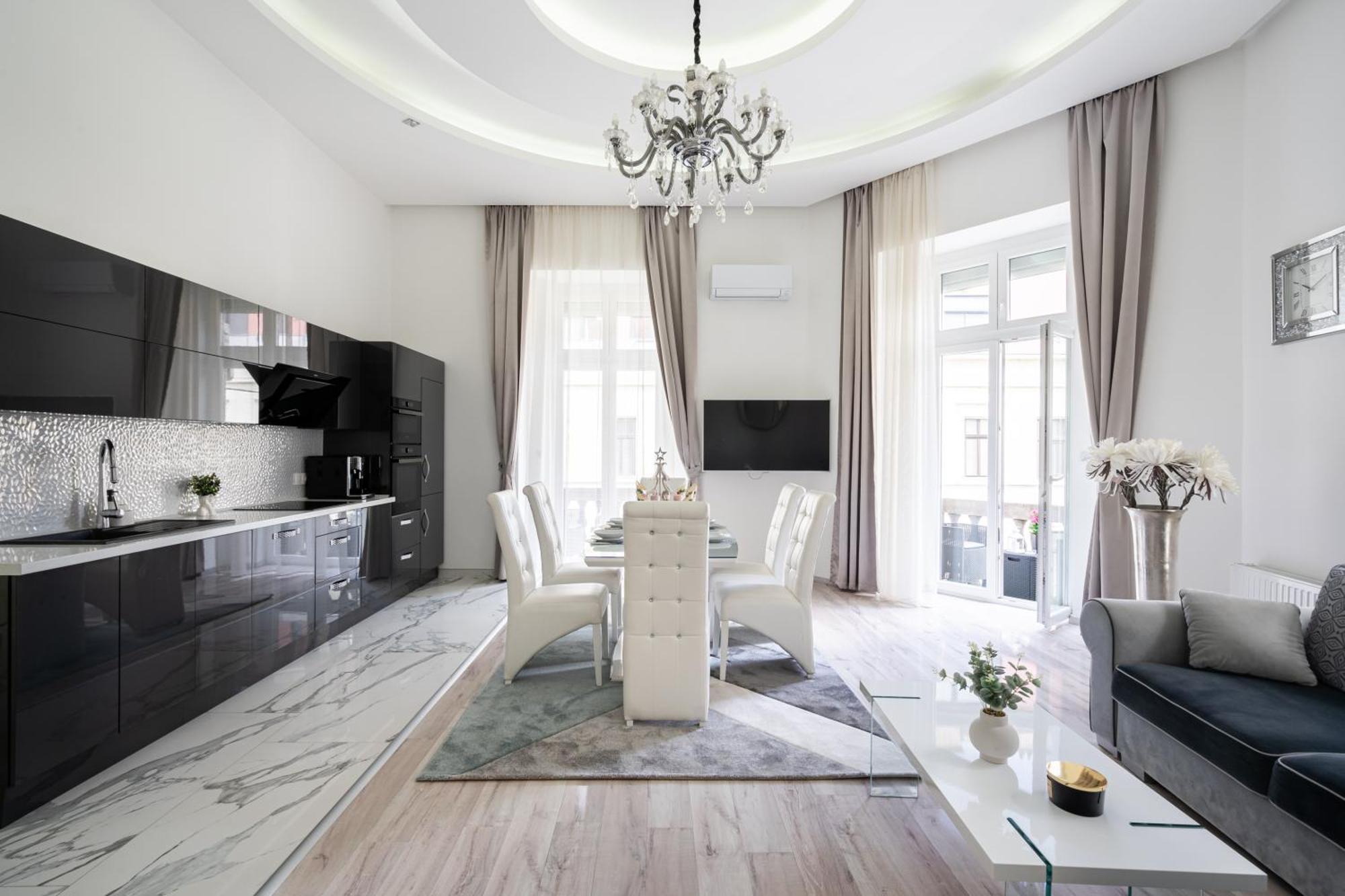 Apartment Kiraly 35 Luxury With Free Parking